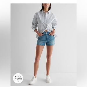 Express High Waisted 90's Medium Wash Jean
Shorts size 8 NWT